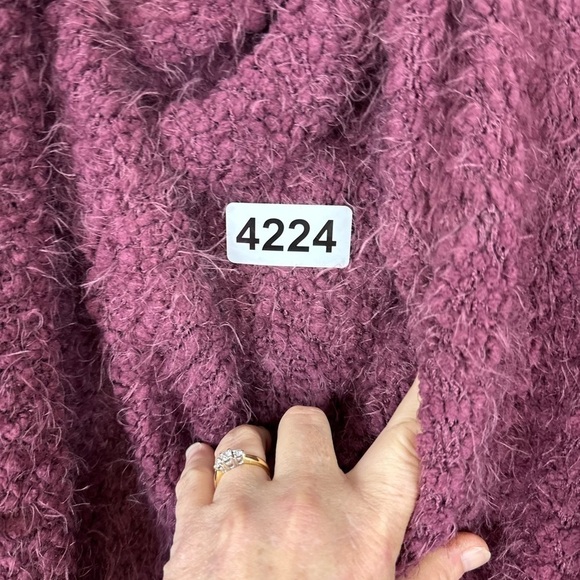 Size small. Approximately 23p2p. 33length.  Oversized. Cardigan.  Thick. Soft - Picture 4 of 8